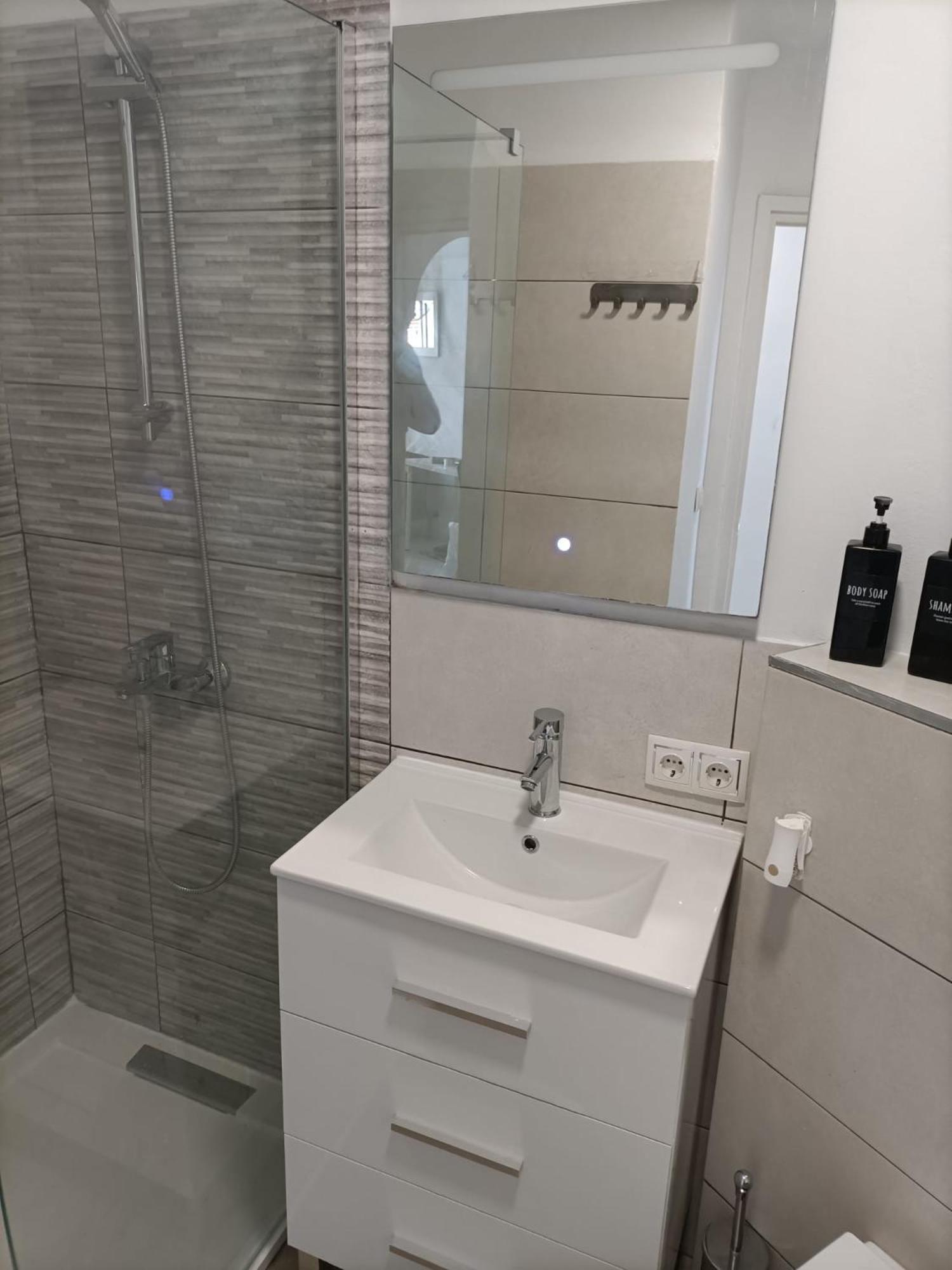 Estudio Algarrobo Costa Luaran gambar